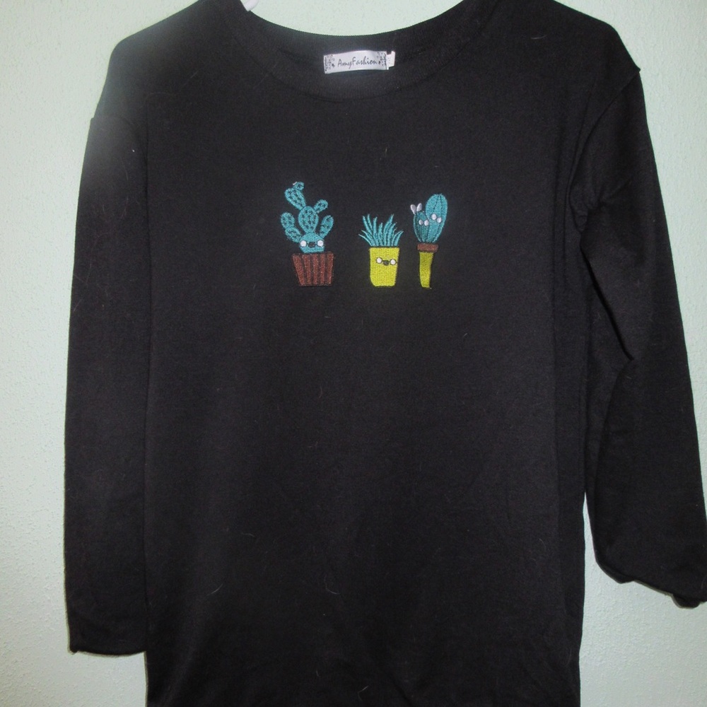 Black cactus quarter sleeve shirt.